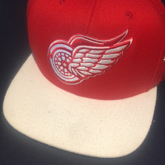 Detroit Red Wing Mitchell and Ness Hat - Picture 2 of 5